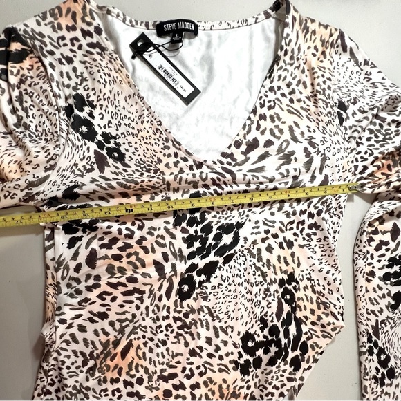 Steve Madden Leopard Long Sleeve Bodysuit, V-Neck, Snap Closure, Size Large, NWT - Picture 4 of 9